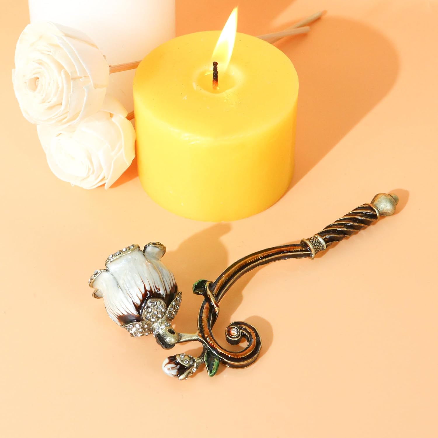 KH866 Candle Snuffer Vintage Flower Design