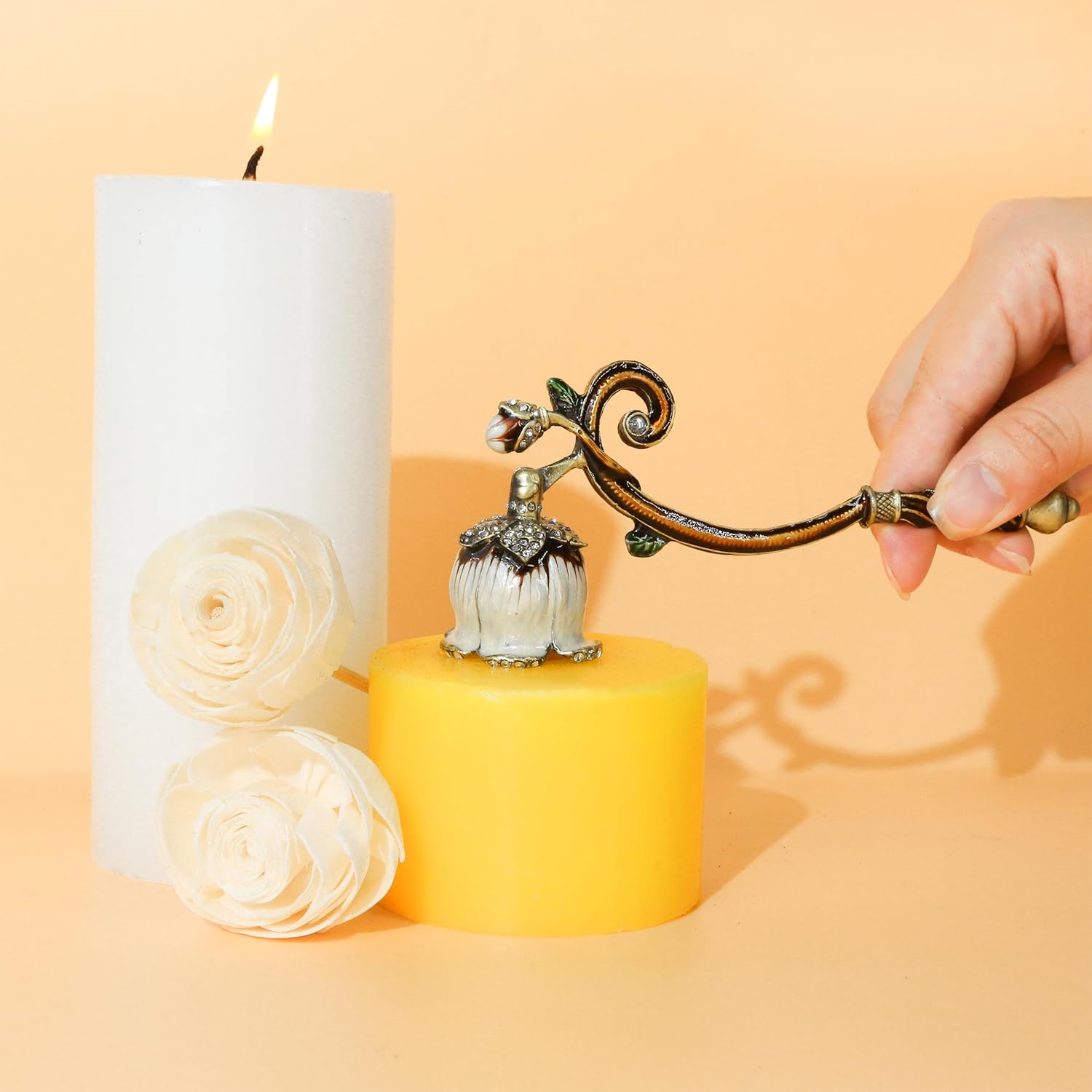 KH866 Candle Snuffer Vintage Flower Design