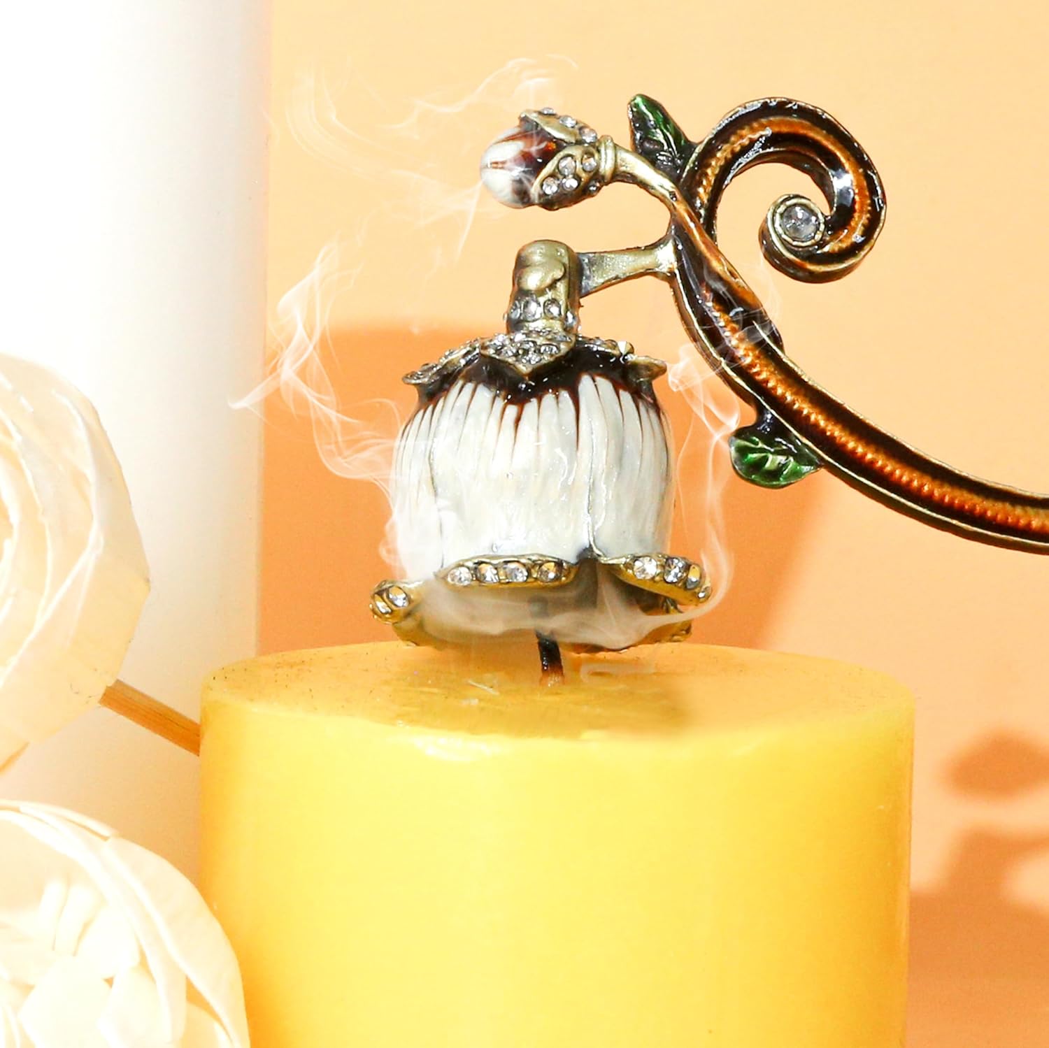 KH866 Candle Snuffer Vintage Flower Design